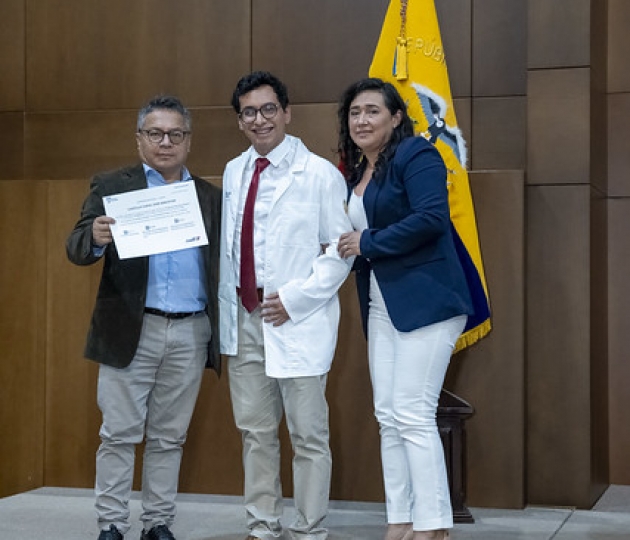 Imposición de mandiles a los estudiantes de Medicina