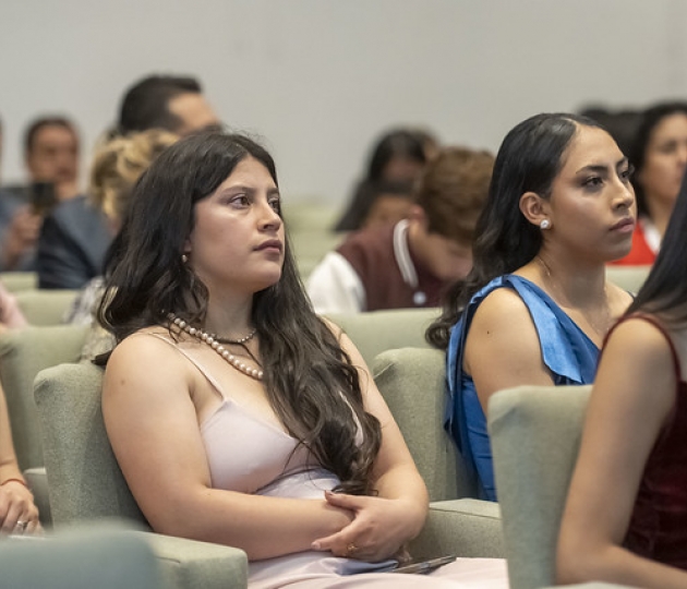 Estudiantes de Fisioterapia reciben sus mandiles