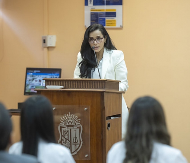 Imposición de mandiles a estudiantes de Nutrición y Dietética