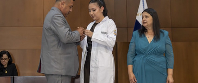 Imposición de Insignias – Carrera de Medicina