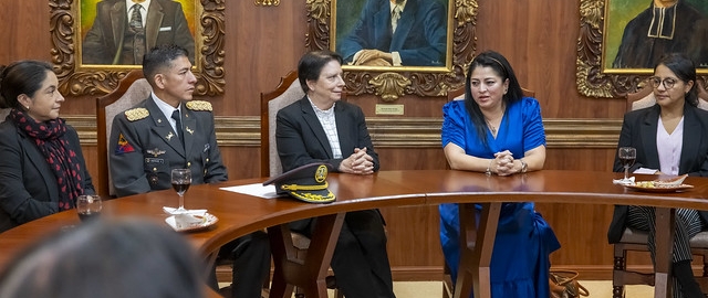Firma de convenios específicos de cooperación interinstitucional entre la UTPL, la Federación Nacional de Corredores de Bienes Raíces y la Unidad Educativa Fiscomisional de Fuerzas Armadas “Colegio Militar n.º 5 Tcrn. Lauro Guerrero”. Firma de convenios específicos de cooperación interinstitucional entre la UTPL, la Federación Nacional de Corredores de Bienes Raíces y la Unidad Educativa Fiscomisional de Fuerzas Armadas “Colegio Militar n.º 5 Tcrn. Lauro Guerrero”.