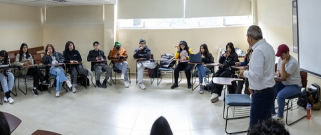 Aldea Global: La internacionalización de la práctica artística dictado por el docente Óscar Verde, de la Universidad Autónoma de México Aldea Global: La internacionalización de la práctica artística dictado por el docente Óscar Verde, de la Universidad Autónoma de México