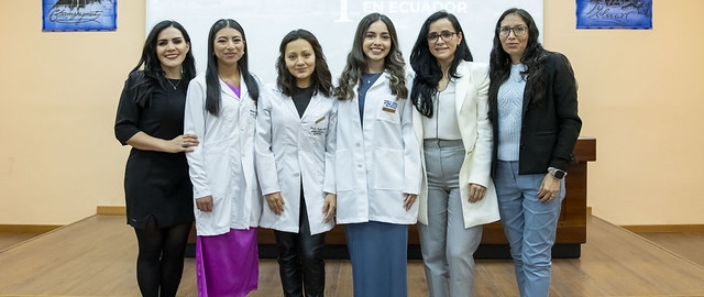 Imposición de mandiles a estudiantes de Nutrición y Dietética