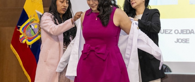 Imposición de mandiles a estudiantes de Fisioterapia