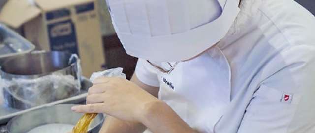 UTPL en Chokao 2025: creatividad y talento en la feria del cacao y chocolate