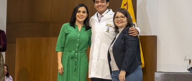 Imposición de mandiles a internos rotativos de la carrera de Nutrición y Dietética – Cohorte mayo 2025 / abril 2026