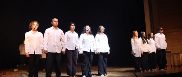 Carrera de Comunicación presentó la obra de teatro "Espejos"