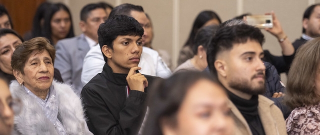 Imposición de mandiles a estudiantes de Fisioterapia