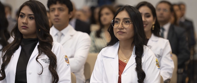 Imposición de Insignias – Carrera de Medicina