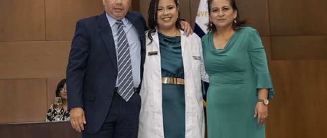 Imposición de Insignias – Carrera de Medicina