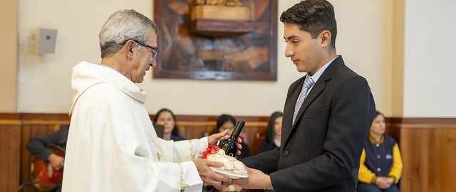 Imposición de mandiles a estudiantes de Fisioterapia