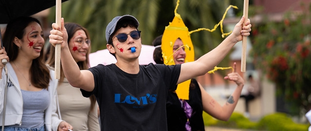 Desfile de Promociones y Ginkana – 25 Años de Medicina UTPL Desfile de Promociones y Ginkana – 25 Años de Medicina UTPL