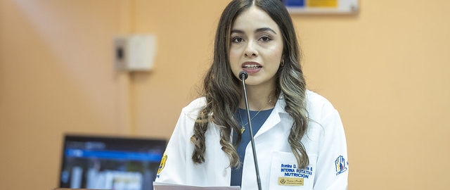 Imposición de mandiles a estudiantes de Nutrición y Dietética