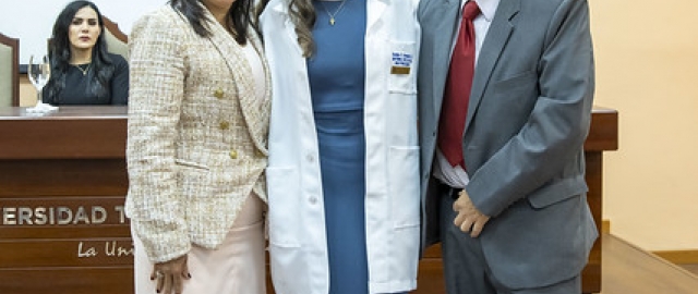 Imposición de mandiles a estudiantes de Nutrición y Dietética