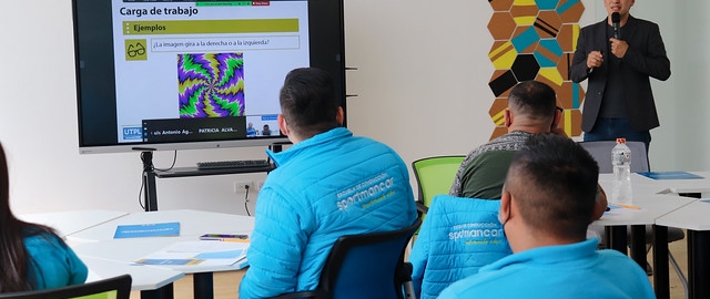 Proyecto de vinculación: Enseñanza de seguridad vial a conductores de vehículos Proyecto de vinculación: Enseñanza de seguridad vial a conductores de vehículos