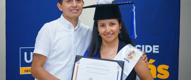 Nuevos profesionales de Galápagos recibieron su título Nuevos profesionales de Galápagos recibieron su título