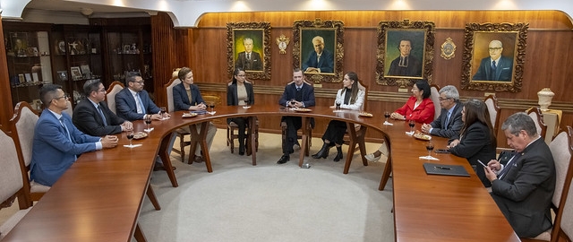 Posesión de nuevas autoridades institucional y académica