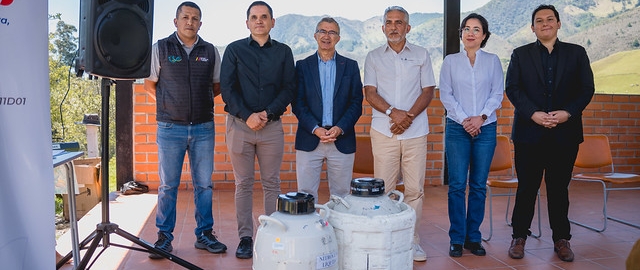 MAGAP entrega embriones bovinos y paquetes tecnológicos a UTPL