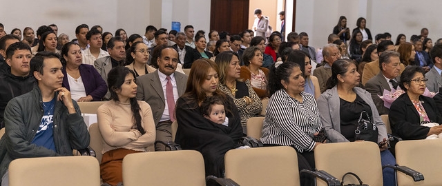 Imposición de mandiles a estudiantes de Fisioterapia