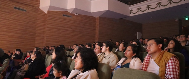 Carrera de Comunicación presentó la obra de teatro "Espejos"