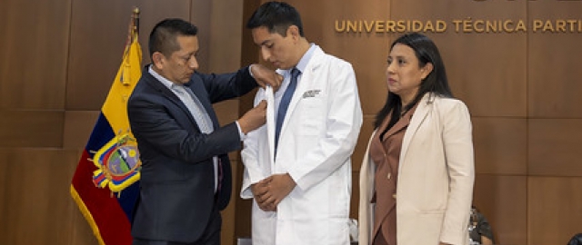 Imposición de Insignias – Carrera de Medicina