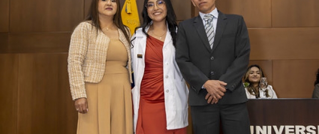 Imposición de Insignias – Carrera de Medicina