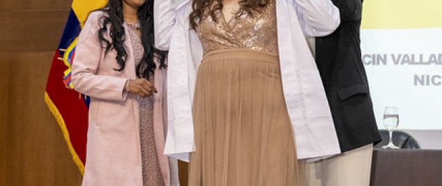 Imposición de mandiles a estudiantes de Fisioterapia