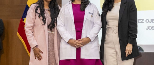 Imposición de mandiles a estudiantes de Fisioterapia