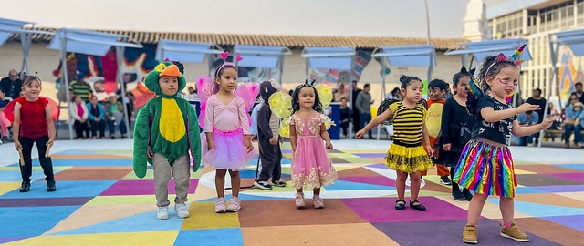 La UTPL participa en el Festival Internacional de Artes Vivas Loja con sus talentosos grupos de arte en la Plaza de la Cultura