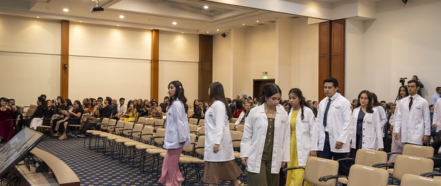 Imposición de Insignias – Carrera de Medicina