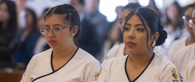 Imposición de Indumentaria a los estudiantes de Enfermería