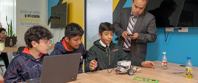 FIRST LEGO en el Innova Fest UTPL FIRST LEGO en el Innova Fest UTPL