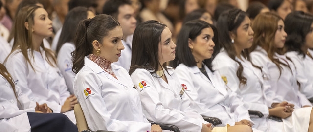 Imposición de mandiles a internos rotativos de la carrera de Nutrición y Dietética – Cohorte mayo 2025 / abril 2026