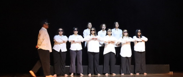 Carrera de Comunicación presentó la obra de teatro "Espejos" Carrera de Comunicación presentó la obra de teatro "Espejos"