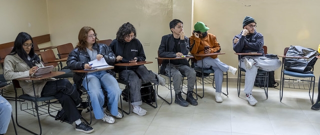 Aldea Global: La internacionalización de la práctica artística dictado por el docente Óscar Verde, de la Universidad Autónoma de México Aldea Global: La internacionalización de la práctica artística dictado por el docente Óscar Verde, de la Universidad Autónoma de México