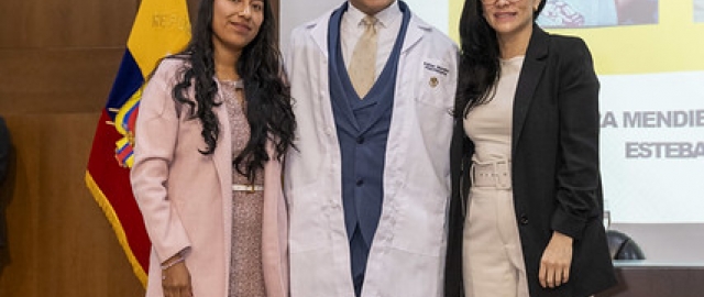 Imposición de mandiles a estudiantes de Fisioterapia