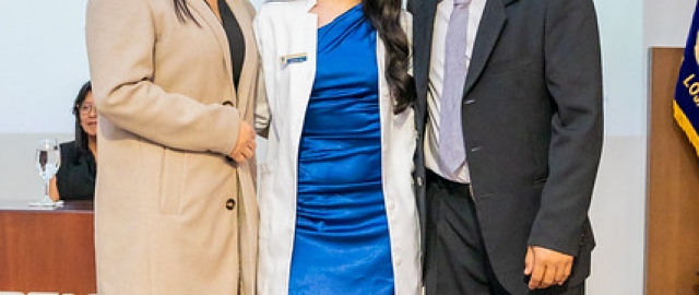 Imposición de insignias a estudiantes de Medicina