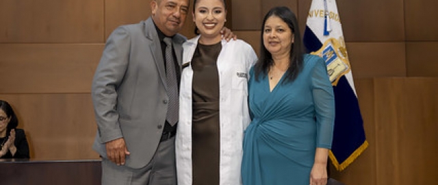 Imposición de Insignias – Carrera de Medicina Imposición de Insignias – Carrera de Medicina