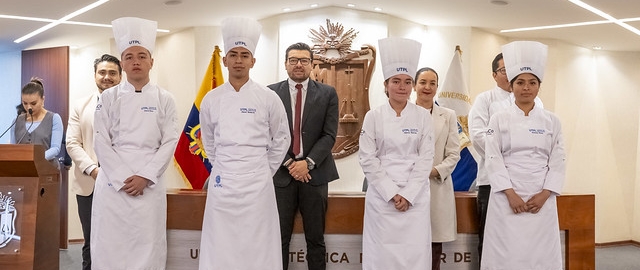 Investidura de estudiantes de primer ciclo de la carrera de Gastronomía UTPL