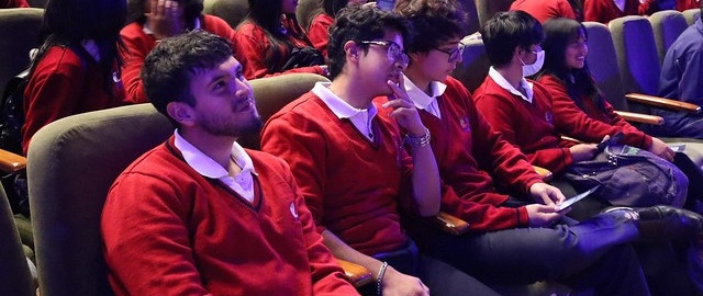 Carrera de Comunicación presentó la obra de teatro "Espejos" Carrera de Comunicación presentó la obra de teatro "Espejos"