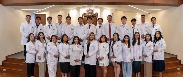 Imposición de mandiles | Carrera de Bioquímica y Farmacia