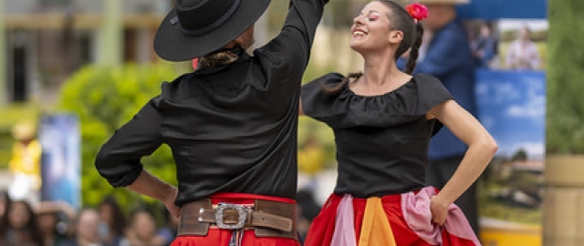 UTPL, escenario del arte y la diversidad cultural en el Festival Folclóricos Internacionales (FESFIN) 2025 UTPL, escenario del arte y la diversidad cultural en el Festival Folclóricos Internacionales (FESFIN) 2025