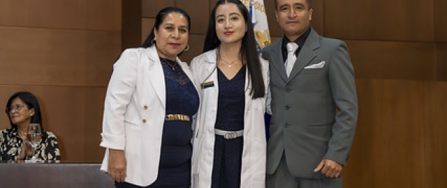 Imposición de Insignias – Carrera de Medicina