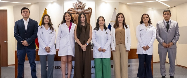 Imposición de mandiles | Carrera de Bioquímica y Farmacia