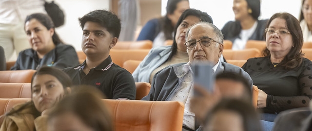 Conversatorio e inauguración de la exposición “Astrónomas” en UTPL