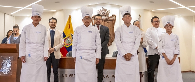 Investidura de estudiantes de primer ciclo de la carrera de Gastronomía UTPL