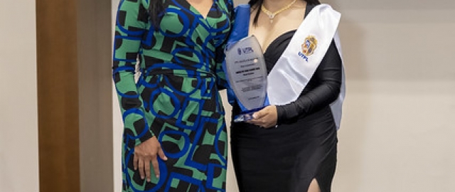 UTPL Escuela de Negocios reconoció el esfuerzo, dedicación y excelencia académica de sus mejores egresados.