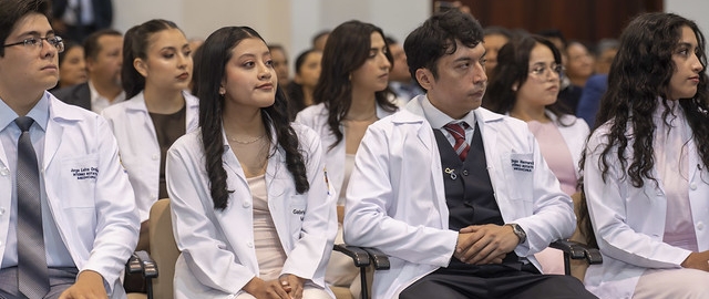 Imposición de Insignias – Carrera de Medicina