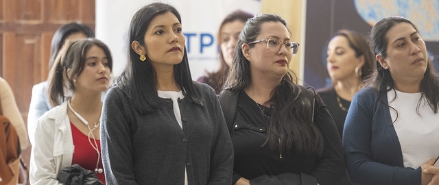 Conversatorio e inauguración de la exposición “Astrónomas” en UTPL
