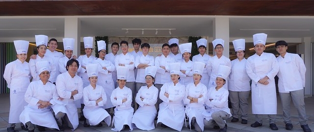 Ceremonia de investidura de los estudiantes de primer ciclo de la carrera de Gastronomía